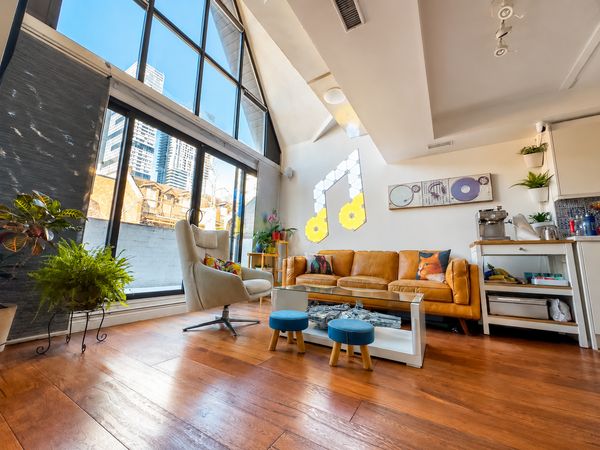 Bright Private Loft Suite near Eaton Centre + UofT