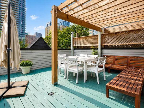 4BR Downtown Townhouse | Roof Deck + Parking